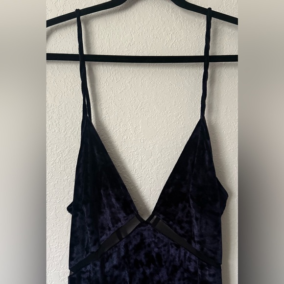 Free People X Revolve Low Key Crushin
Velvet Dress in Rare Night - Picture 4 of 11